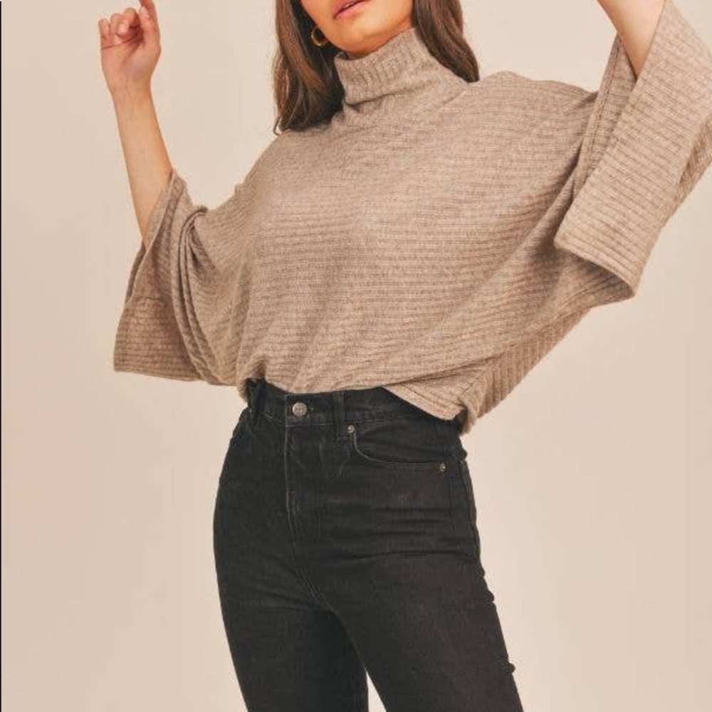 🌸SALE Ribbed mock neck top - Picture 2 of 3